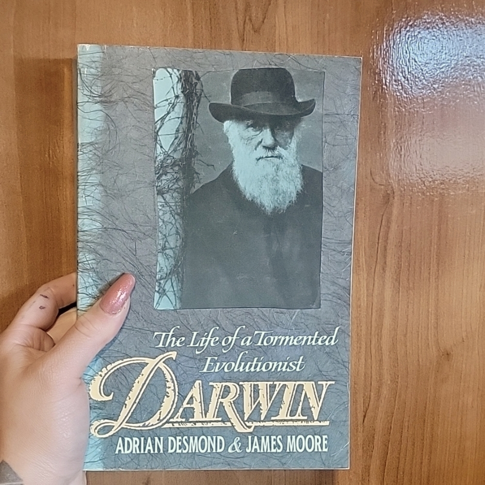 Book : The Life of a Tormented Evolutionary' by Adrian Desmond & James Moore!